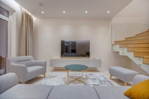 Salon au design minimaliste.