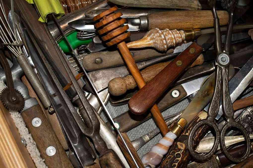 Six outils suffisent dans un tiroir de cuisine Six outils suffisent dans un tiroir de cuisine