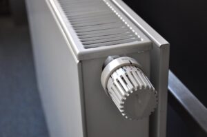 Radiateur avec un thermostat